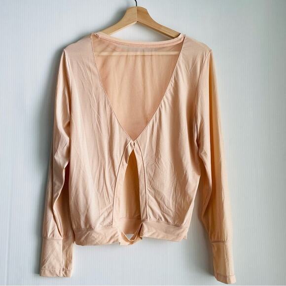 Zyia long sleeve active light weight peach striped textured fabric open back - Picture 3 of 7